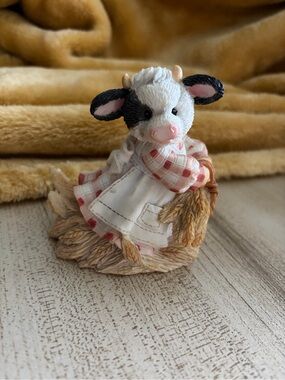 Mary’s Moo Moos “Outstanding in your own field” figurine - Home Accents